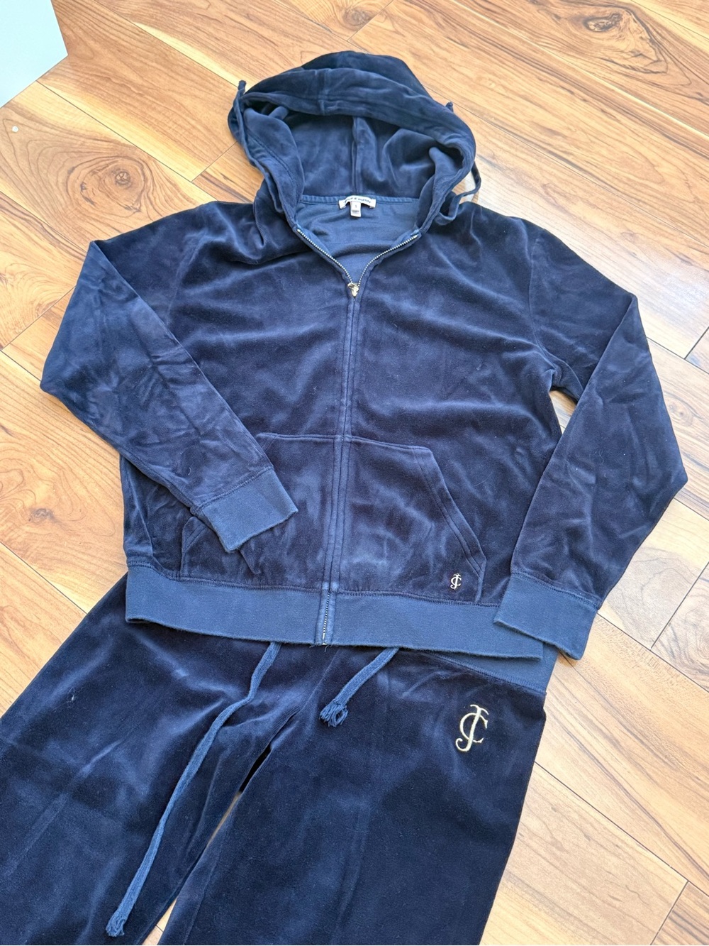 Juicy Couture Navy Velour-Pants with Hoodie Set - Picture 4 of 10